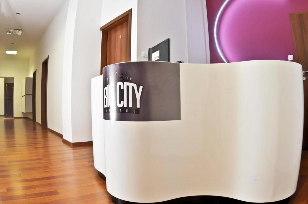 Big City Hostel วรอตซวาฟ ภายนอก รูปภาพ